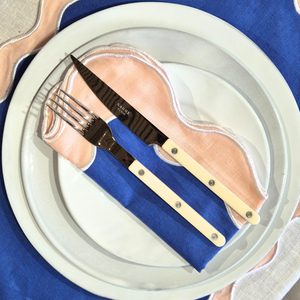 Bistrot Solid | Ivory Dinner Knife, with knife