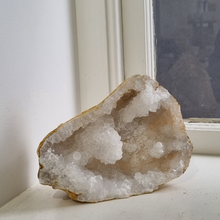 Clear Quartz Geode | G2, frontview p2