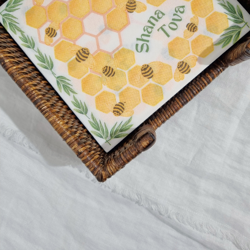 Rosh Hashanah Shana Tova Cloth Serviettes - Honey Bee, corner angle